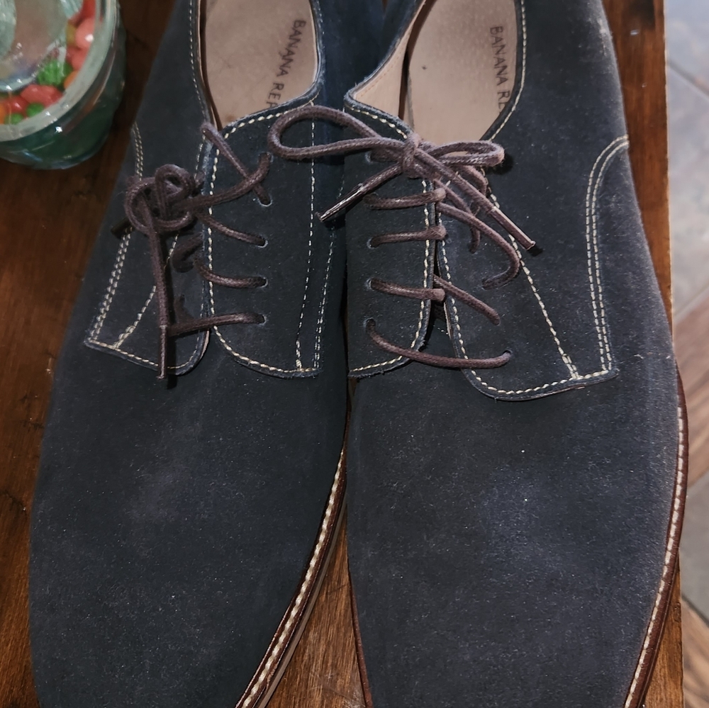 Banana Republic men's Navy blue suede lace up dress or casual shoes,slights wear